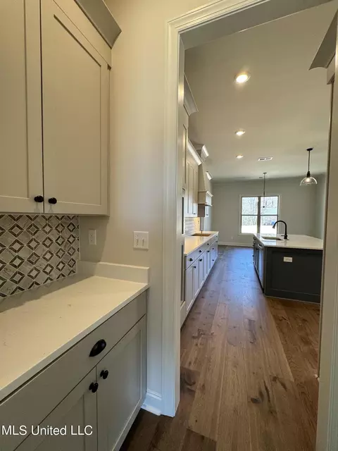 Kitchen - 418 Oakworth Dr, Hernando, MS 38632 photo 4 of 7