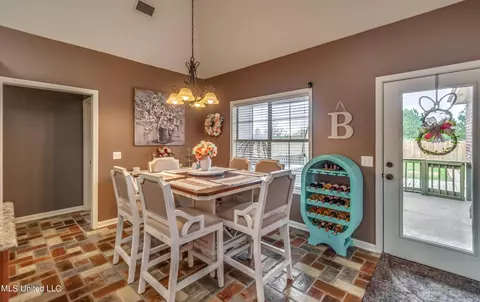 Dining - 405 Sand Stone Pl, Brandon, MS 39042 photo 2 of 3