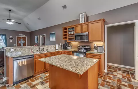 Kitchen - 405 Sand Stone Pl, Brandon, MS 39042 photo 4 of 7