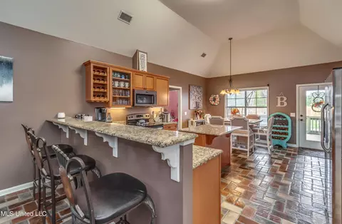 Kitchen - 405 Sand Stone Pl, Brandon, MS 39042 photo 2 of 7
