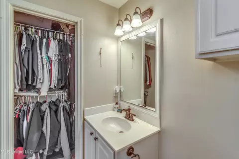 Bath - 405 Sand Stone Pl, Brandon, MS 39042 photo 8 of 8