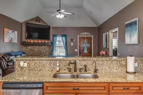 Bath - 405 Sand Stone Pl, Brandon, MS 39042 photo 1 of 8