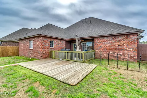 Exterior - 405 Sand Stone Pl, Brandon, MS 39042 photo 13 of 23