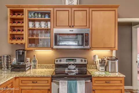 Kitchen - 405 Sand Stone Pl, Brandon, MS 39042 photo 5 of 7