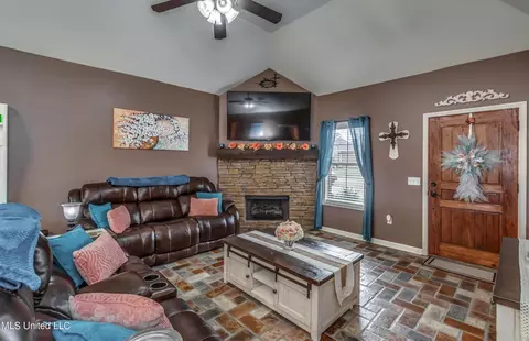 Living - 405 Sand Stone Pl, Brandon, MS 39042 photo 3 of 3