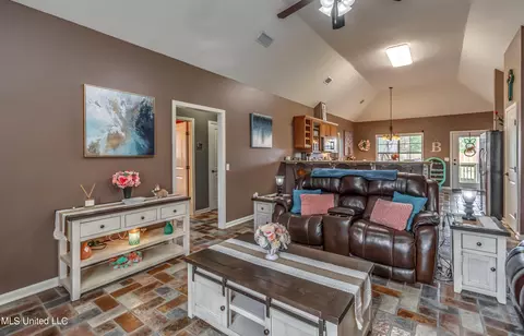 Living - 405 Sand Stone Pl, Brandon, MS 39042 photo 2 of 3