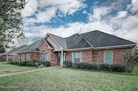 Exterior - 205 Cannon Ridge Dr, Brandon, MS 39042 photo 3 of 6