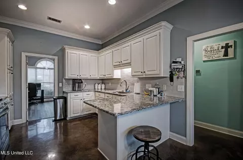 Kitchen - 205 Cannon Ridge Dr, Brandon, MS 39042 photo 1 of 3