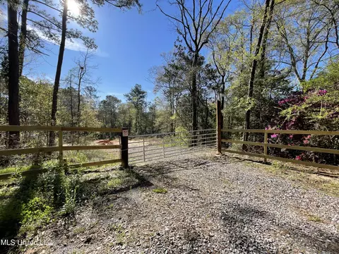 4585 Johnsie St, Vancleave, MS 39565