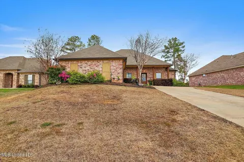 308 N Falls Xing, Madison, MS 39110