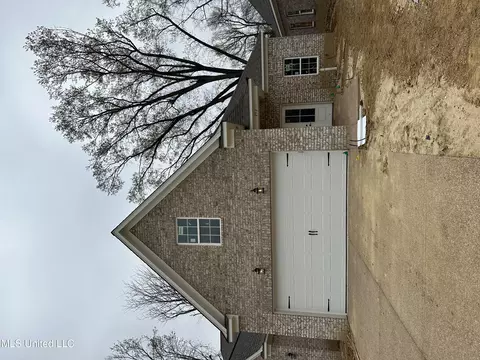292 Flower Garden Dr, Southaven, MS 38671