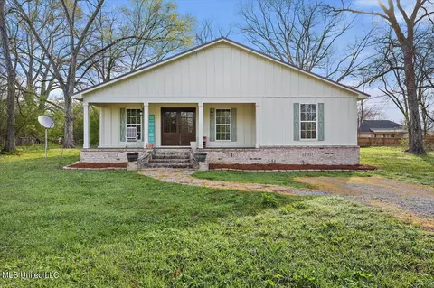 107 Shields Ave, Pelahatchie, MS 39145