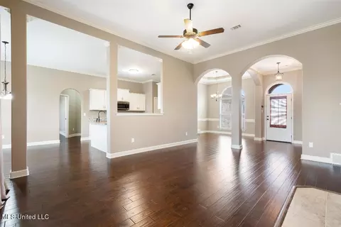 Living - 4039 Pass Cv, Olive Branch, MS 38654 photo 3 of 4