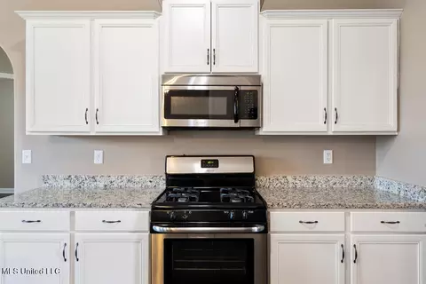 Kitchen - 4039 Pass Cv, Olive Branch, MS 38654 photo 4 of 4