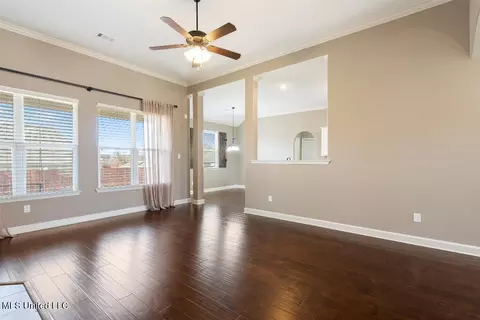 Living - 4039 Pass Cv, Olive Branch, MS 38654 photo 2 of 4