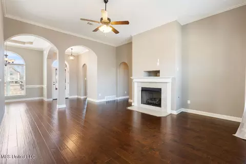 Living - 4039 Pass Cv, Olive Branch, MS 38654 photo 4 of 4