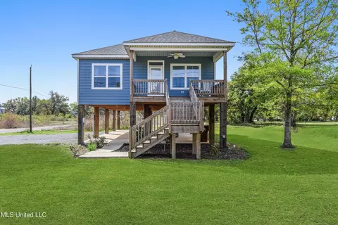 100 Cheri Ln, Long Beach, MS 39560