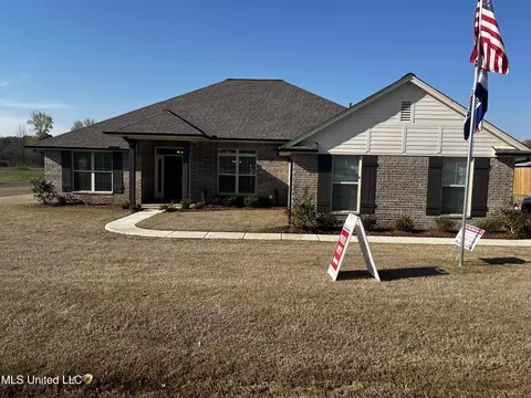 5918 Grove Ln, Horn Lake, MS 38637