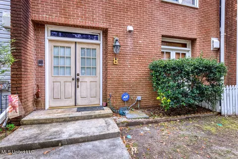 928 Courthouse Rd #8, Gulfport, MS 39507
