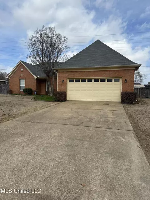 9920 Southbend N Dr, Olive Branch, MS 38654