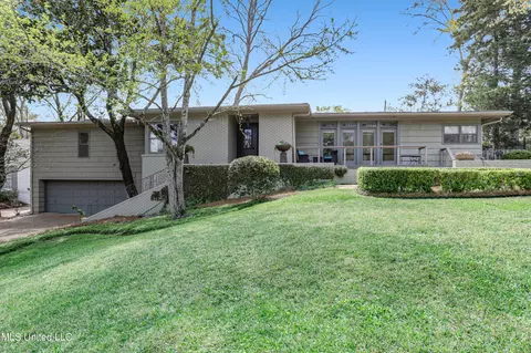 225 Glenway Dr, Jackson, MS 39216