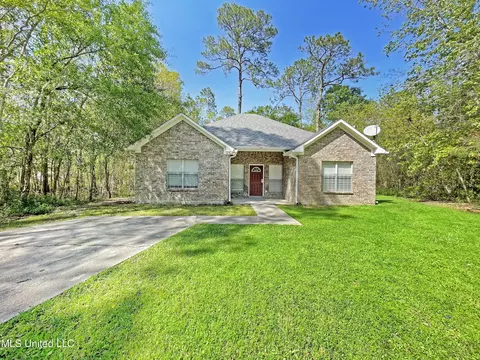 7084 Lauderdale St, Bay Saint Louis, MS 39520