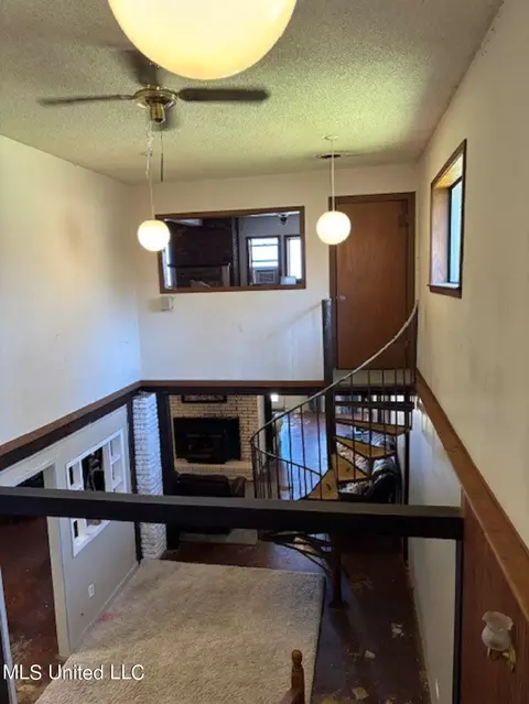 Entry Way - 6012 Hernando Rd, Byhalia, MS 38611 photo 4 of 4