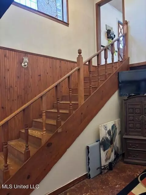 Entry Way - 6012 Hernando Rd, Byhalia, MS 38611 photo 2 of 4