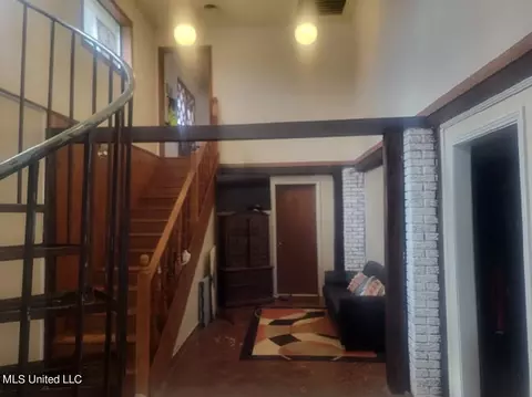 Entry Way - 6012 Hernando Rd, Byhalia, MS 38611 photo 3 of 4