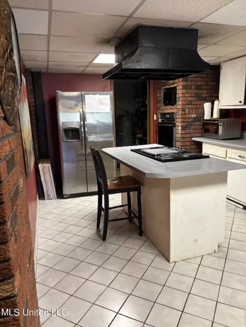 Kitchen - 6012 Hernando Rd, Byhalia, MS 38611 photo 1 of 5