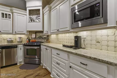 136 Amethyst Dr, Brandon, MS 39047 photo 9