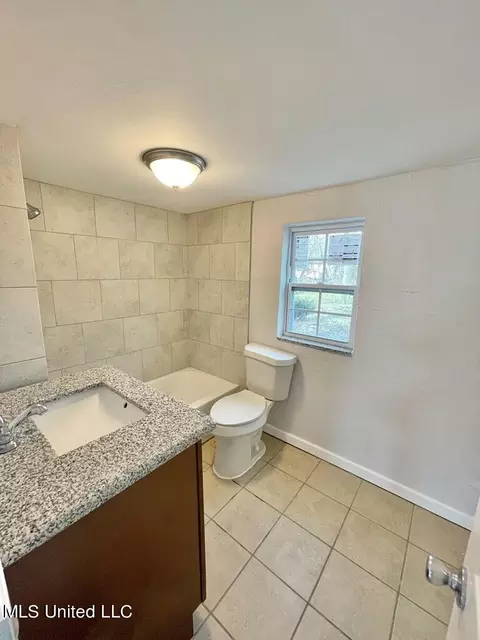 Bath - 602 Bennett St, Picayune, MS 39466 photo 1 of 3
