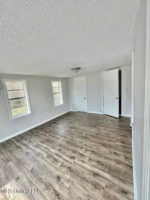 Living - 602 Bennett St, Picayune, MS 39466 photo 2 of 2
