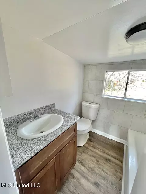 Bath - 602 Bennett St, Picayune, MS 39466 photo 3 of 3