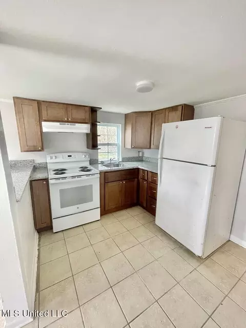 Kitchen - 602 Bennett St, Picayune, MS 39466 photo 2 of 4