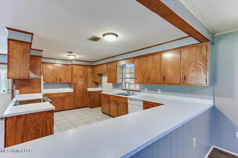 Kitchen - 124 Ludlow Rd, Pearl, MS 39208 photo 1 of 7