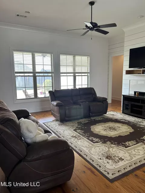 Living - 127 Camden Trl, Madison, MS 39110 photo 1 of 4