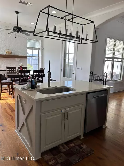 Kitchen - 127 Camden Trl, Madison, MS 39110 photo 5 of 8