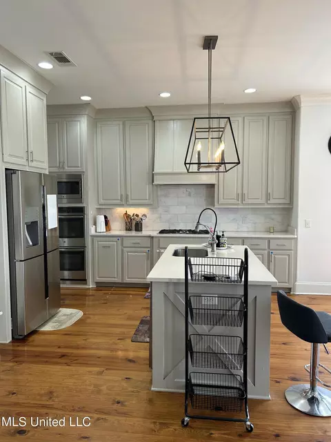 Kitchen - 127 Camden Trl, Madison, MS 39110 photo 6 of 8