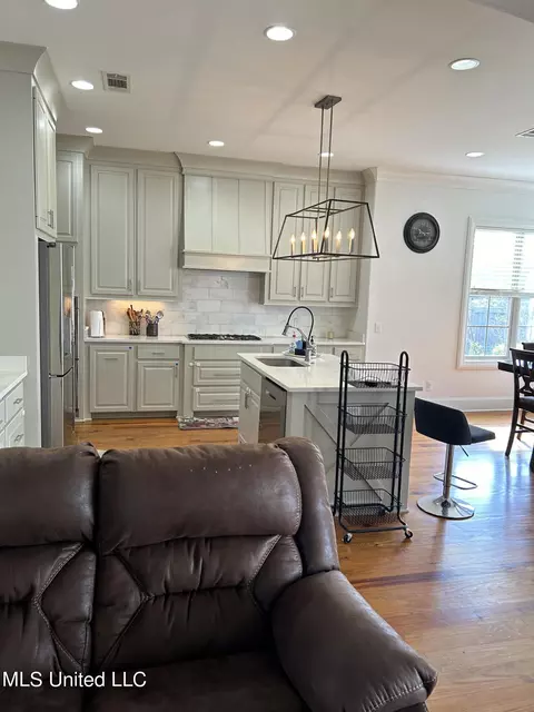 Living - 127 Camden Trl, Madison, MS 39110 photo 3 of 4