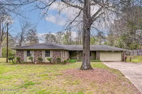 6012 Indiana Ave, Vicksburg, MS 39180