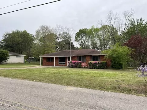 948 Clubhouse Dr, Wiggins, MS 39577
