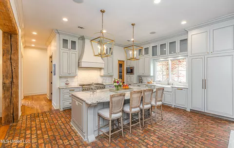 Kitchen - 110 Rosedowne Bnd, Madison, MS 39110 photo 2 of 9
