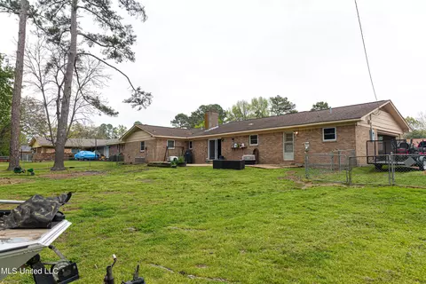 Exterior - 6071 Waverly Dr, Jackson, MS 39206 photo 4 of 7