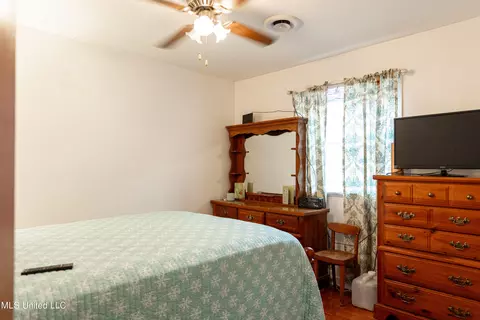 Bedroom - 6071 Waverly Dr, Jackson, MS 39206 photo 3 of 3