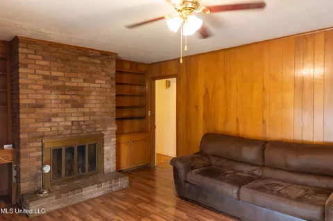 Living - 6071 Waverly Dr, Jackson, MS 39206 photo 1 of 2