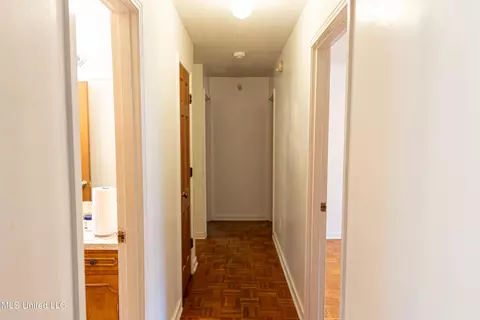 Entry Way - 6071 Waverly Dr, Jackson, MS 39206 photo 1 of 2