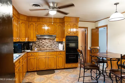 Kitchen - 6071 Waverly Dr, Jackson, MS 39206 photo 1 of 1