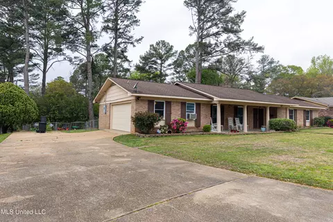 Exterior - 6071 Waverly Dr, Jackson, MS 39206 photo 3 of 7