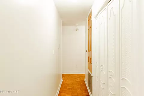 Entry Way - 6071 Waverly Dr, Jackson, MS 39206 photo 2 of 2